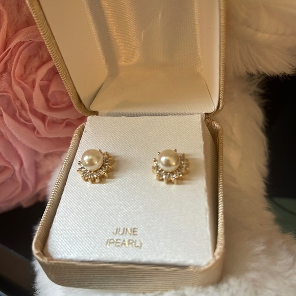 NEW JUNE Pearl Crystal Cluster Stud Earrings - Picture 2 of 5